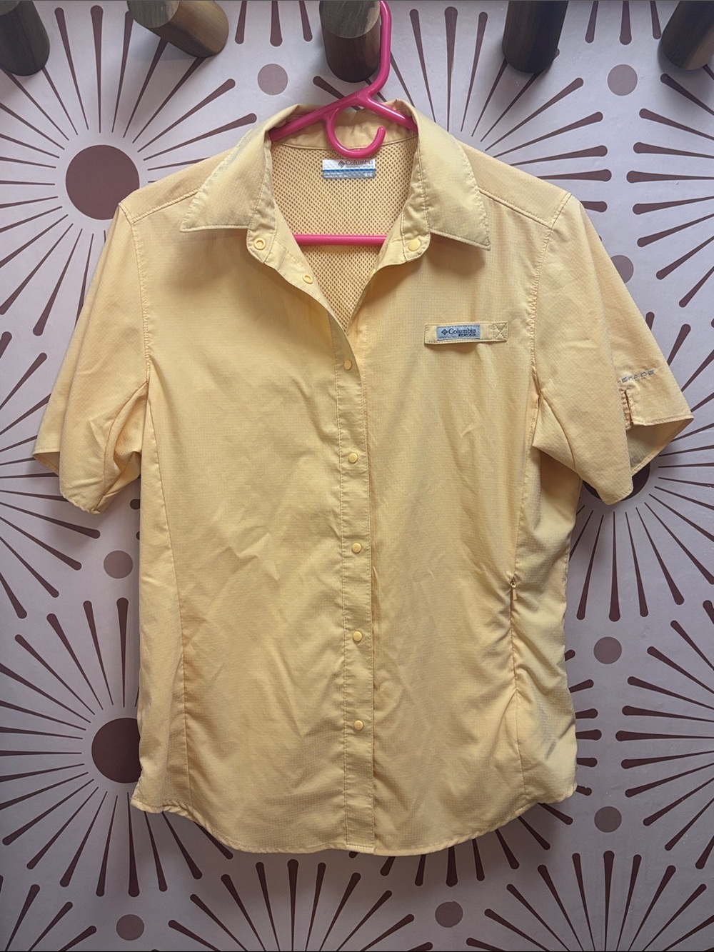 Columbia Women's Pale Orange Short-Sleeve Button-Down Performance Shirt - M